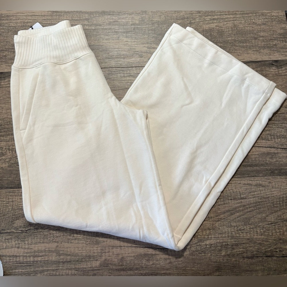 Alo Serenity Wide Leg Sweatpant | size M | color ivory - Picture 9 of 9